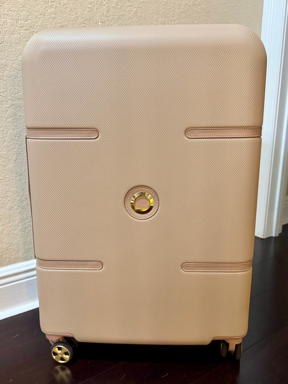 NWT Delsey Paris Odette 24"
Expandable Travel Luggage Suitcase